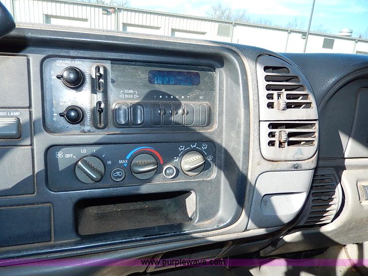 image for item I9439 1999 Chevrolet 3500 dump bed truck