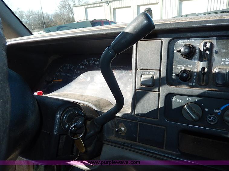 image for item I9439 1999 Chevrolet 3500 dump bed truck