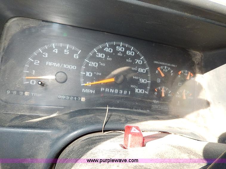 image for item I9439 1999 Chevrolet 3500 dump bed truck