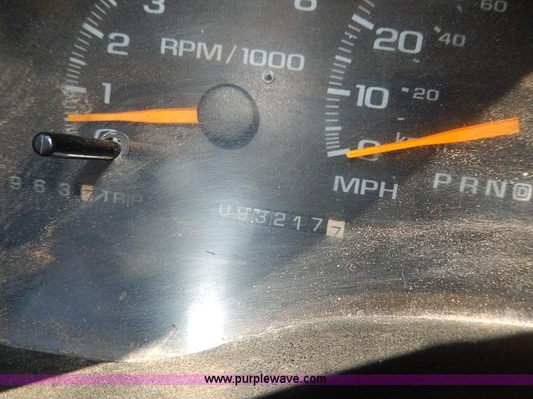 image for item I9439 1999 Chevrolet 3500 dump bed truck