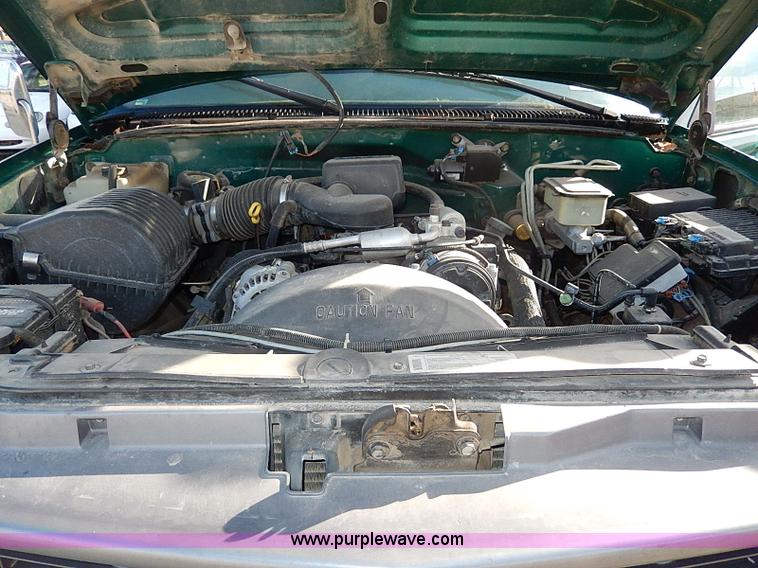 image for item I9439 1999 Chevrolet 3500 dump bed truck