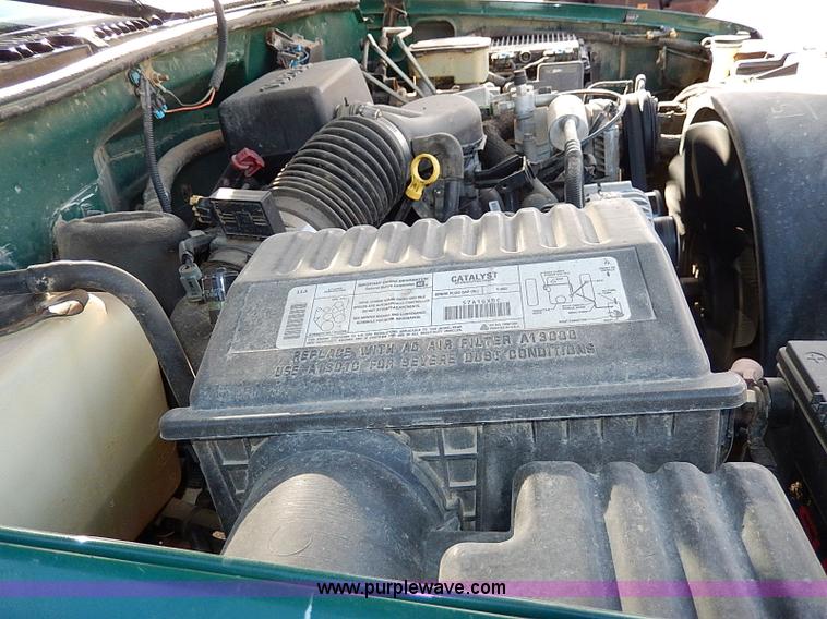 image for item I9439 1999 Chevrolet 3500 dump bed truck