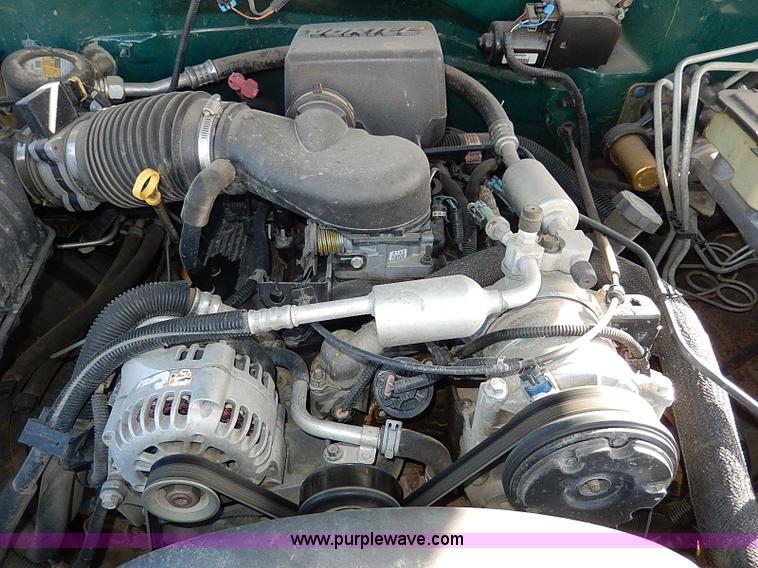 image for item I9439 1999 Chevrolet 3500 dump bed truck