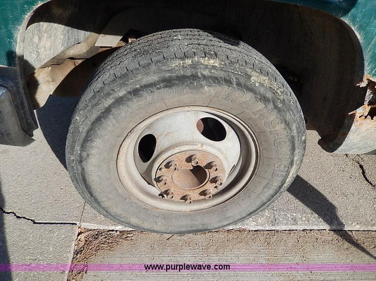 image for item I9439 1999 Chevrolet 3500 dump bed truck