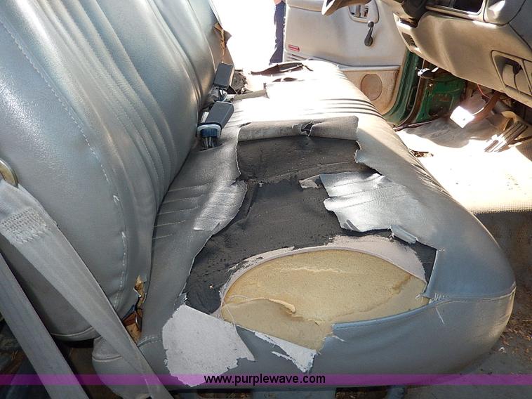 image for item I9439 1999 Chevrolet 3500 dump bed truck