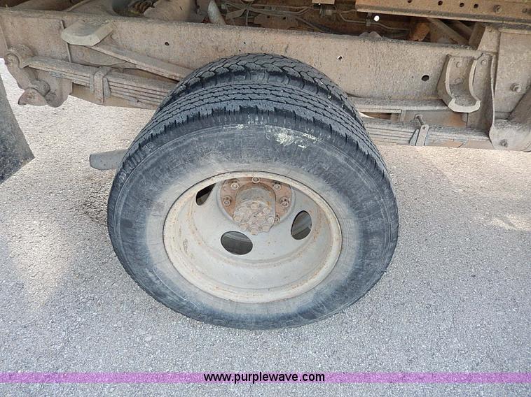 image for item I9439 1999 Chevrolet 3500 dump bed truck