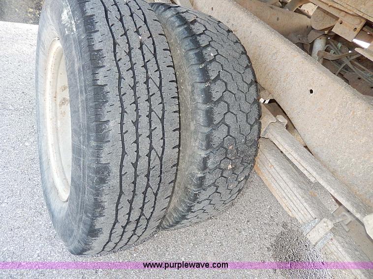 image for item I9439 1999 Chevrolet 3500 dump bed truck