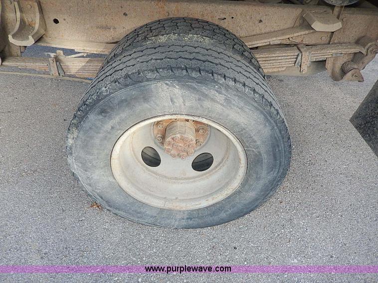 image for item I9439 1999 Chevrolet 3500 dump bed truck