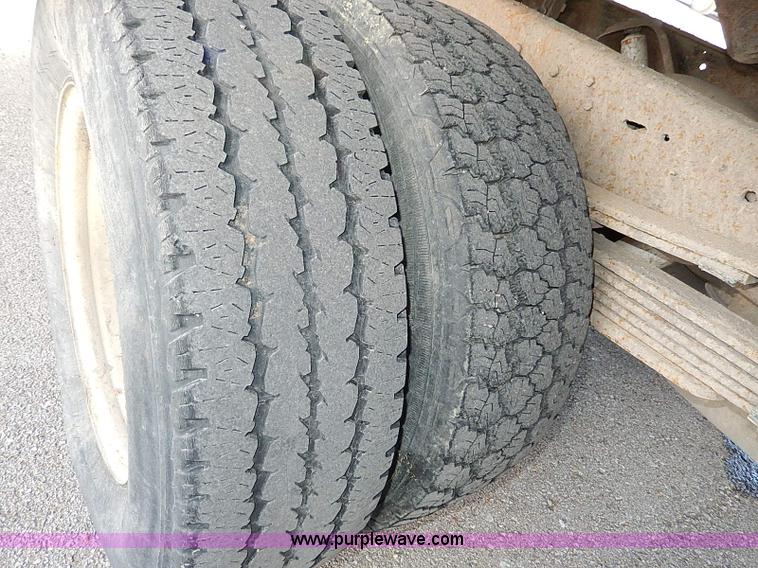 image for item I9439 1999 Chevrolet 3500 dump bed truck