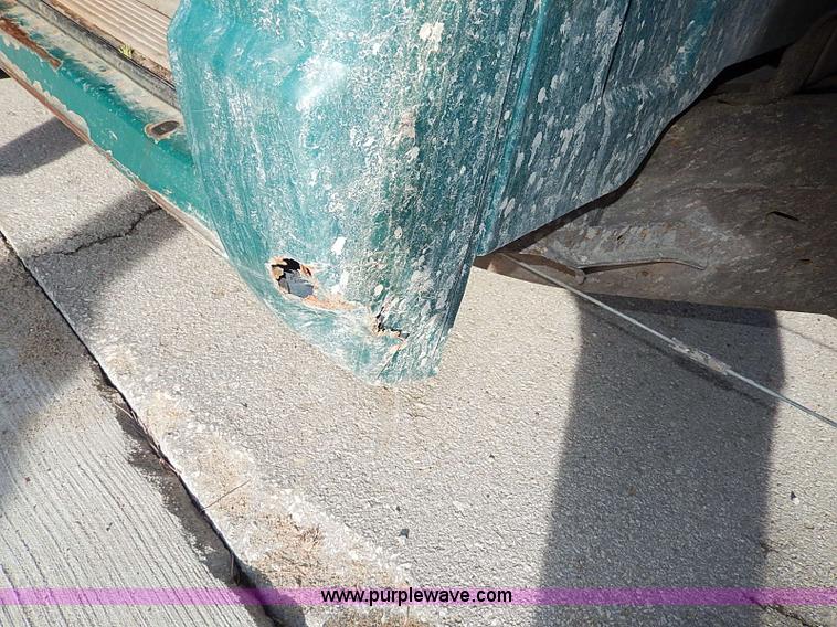 image for item I9439 1999 Chevrolet 3500 dump bed truck