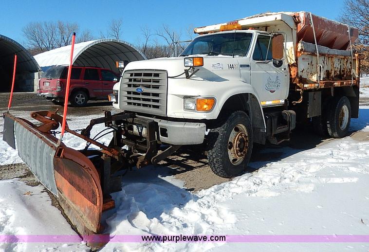 image for item I9468 1995 Ford F800 dump truck
