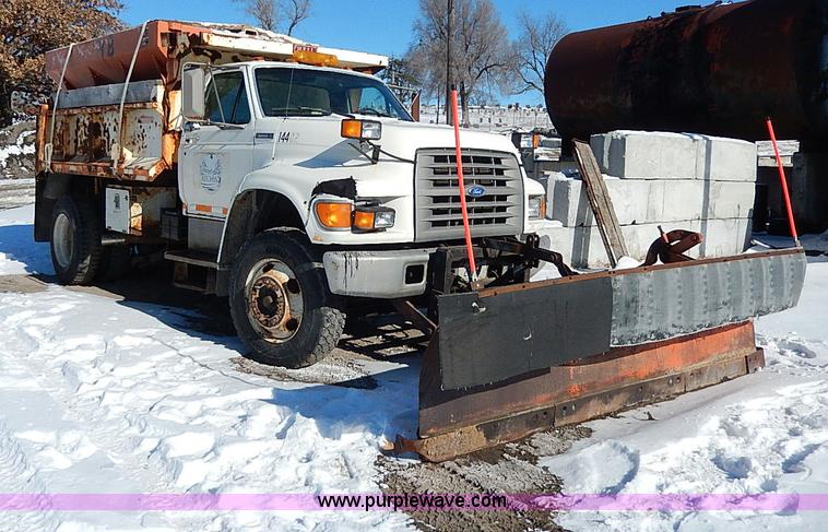 image for item I9468 1995 Ford F800 dump truck