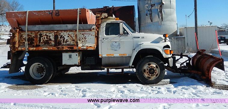 image for item I9468 1995 Ford F800 dump truck