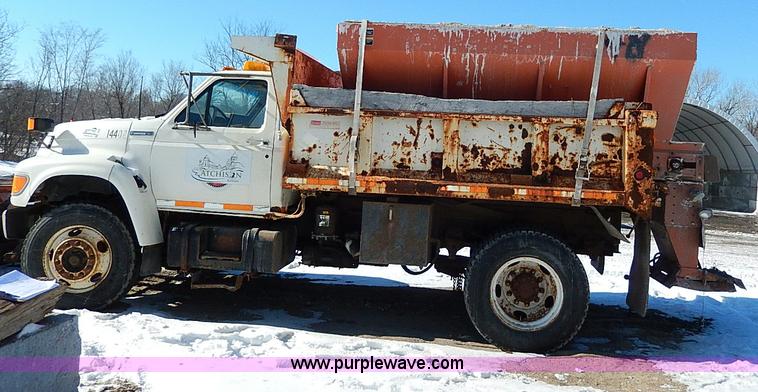 image for item I9468 1995 Ford F800 dump truck