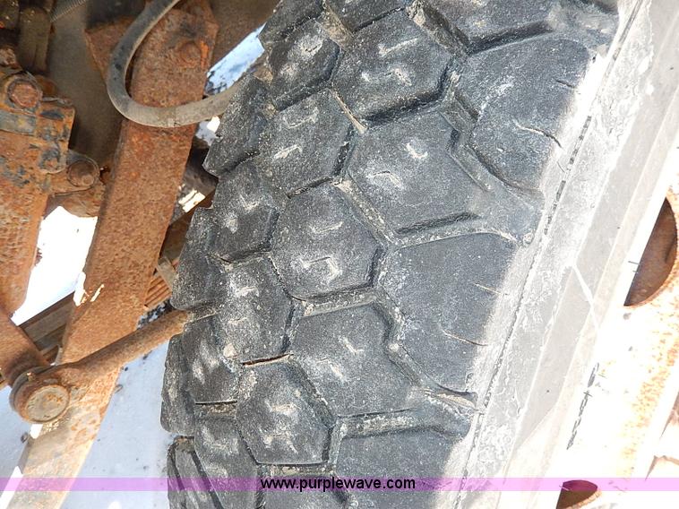 image for item I9468 1995 Ford F800 dump truck