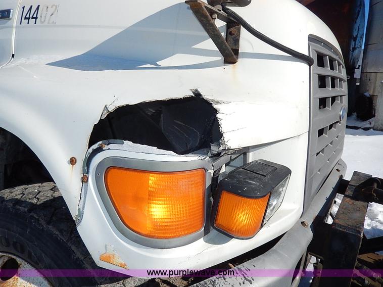 image for item I9468 1995 Ford F800 dump truck