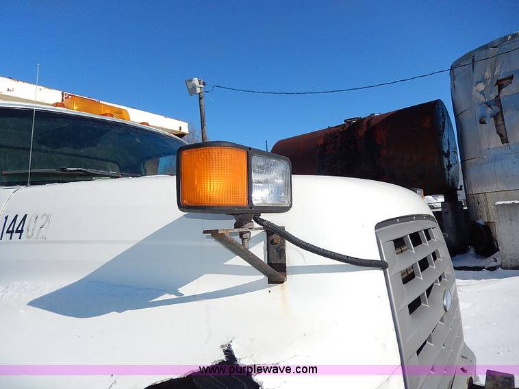 image for item I9468 1995 Ford F800 dump truck