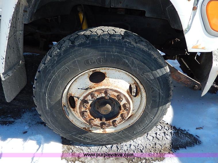 image for item I9468 1995 Ford F800 dump truck