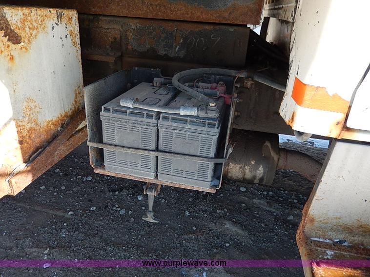 image for item I9468 1995 Ford F800 dump truck