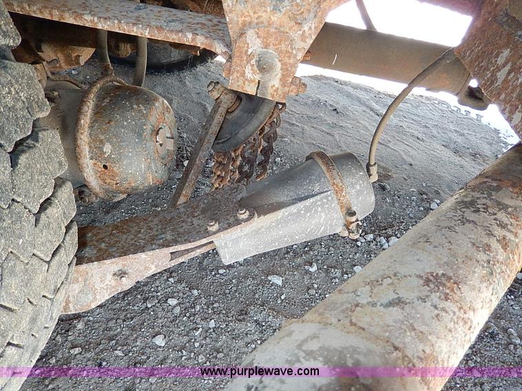 image for item I9468 1995 Ford F800 dump truck