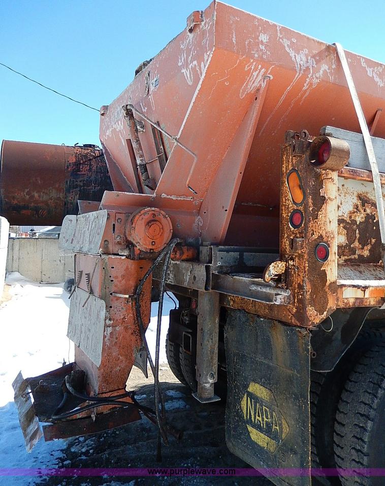 image for item I9468 1995 Ford F800 dump truck