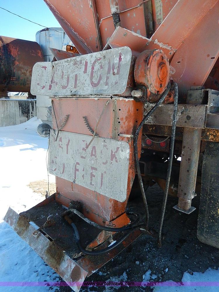 image for item I9468 1995 Ford F800 dump truck