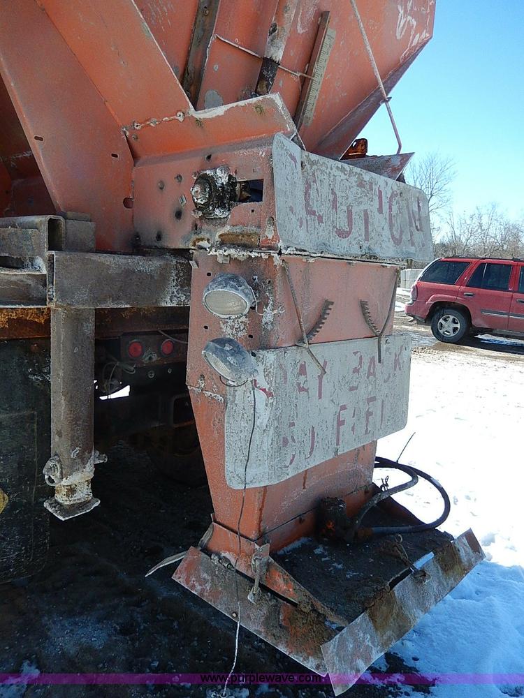 image for item I9468 1995 Ford F800 dump truck