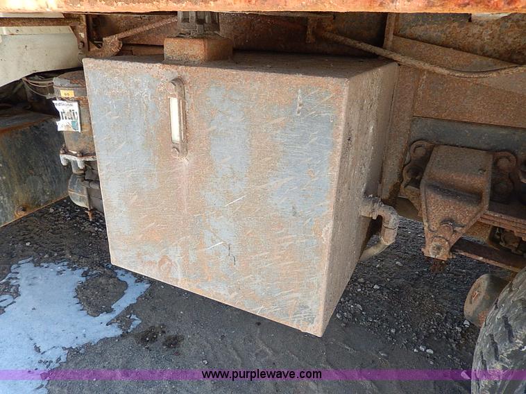 image for item I9468 1995 Ford F800 dump truck