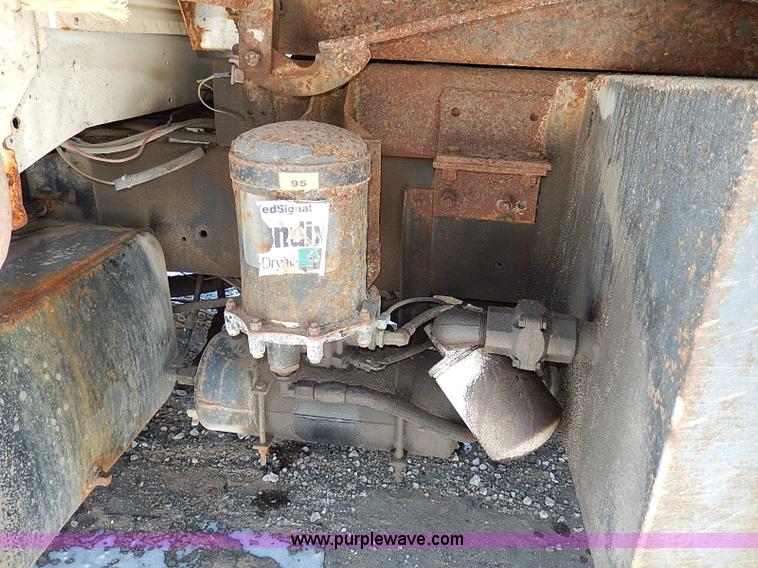 image for item I9468 1995 Ford F800 dump truck