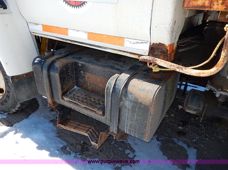 image for item I9468 1995 Ford F800 dump truck