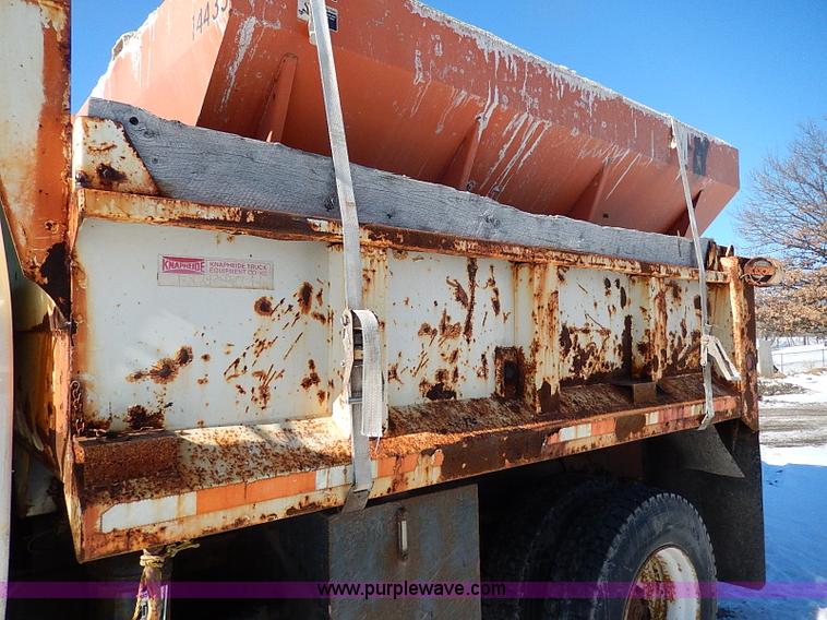 image for item I9468 1995 Ford F800 dump truck