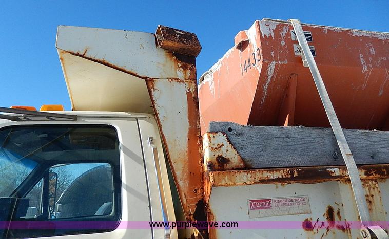image for item I9468 1995 Ford F800 dump truck