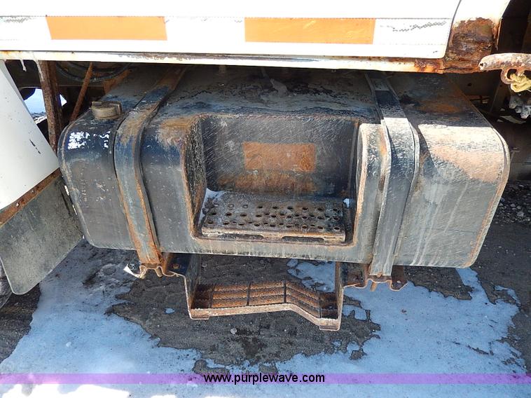 image for item I9468 1995 Ford F800 dump truck