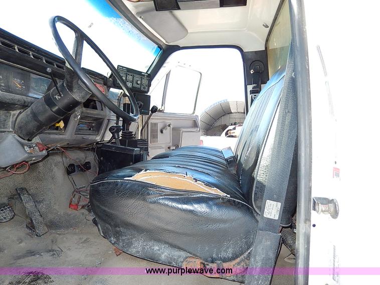 image for item I9468 1995 Ford F800 dump truck