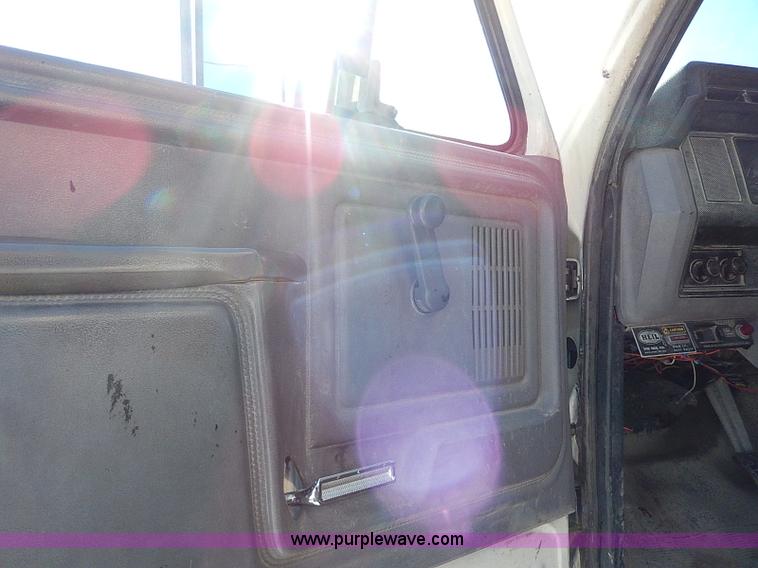 image for item I9468 1995 Ford F800 dump truck