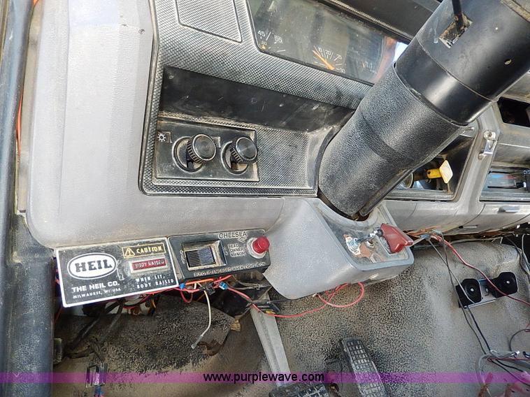 image for item I9468 1995 Ford F800 dump truck