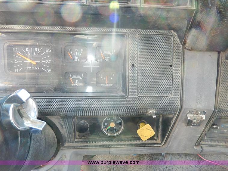 image for item I9468 1995 Ford F800 dump truck