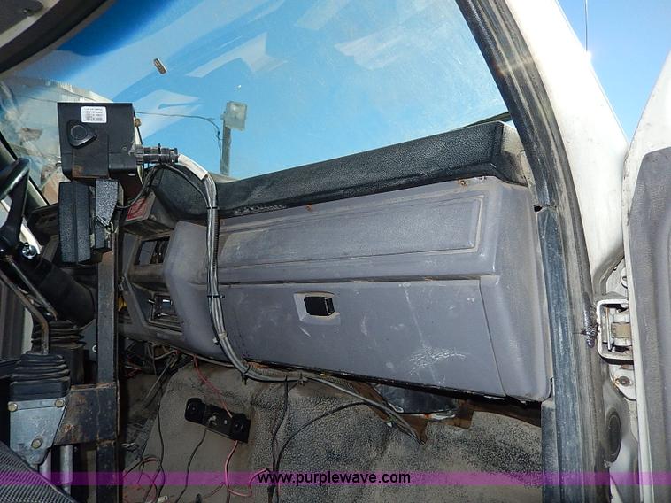 image for item I9468 1995 Ford F800 dump truck