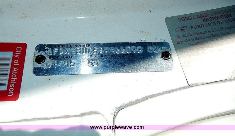 image for item I9468 1995 Ford F800 dump truck