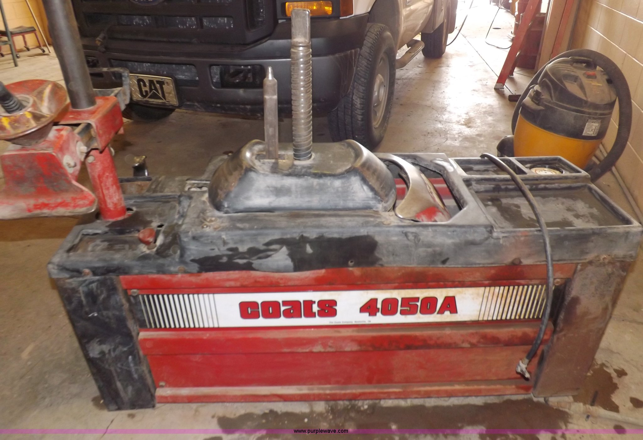 Coats 4050A tire machine in Cimarron, KS Item I9195 sold Purple Wave