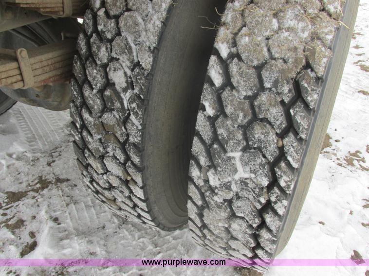 image for item E5245 1985 Ford cab over box truck