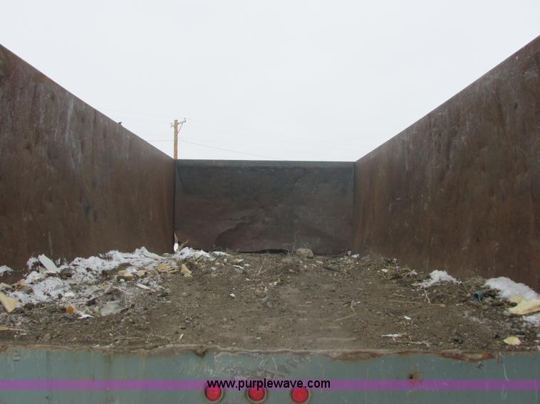 image for item E5245 1985 Ford cab over box truck