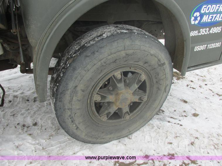 image for item E5245 1985 Ford cab over box truck