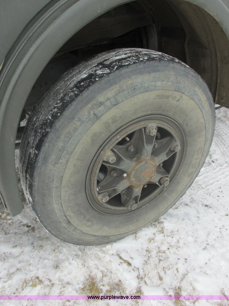 image for item E5245 1985 Ford cab over box truck