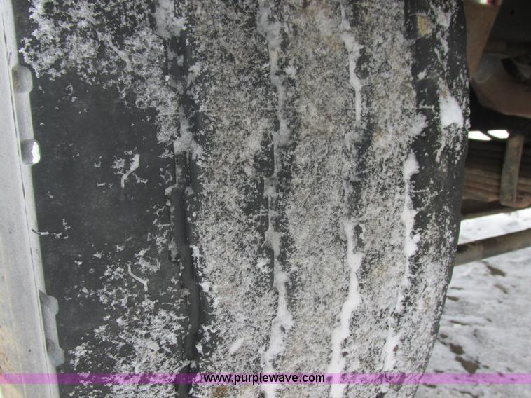 image for item E5245 1985 Ford cab over box truck