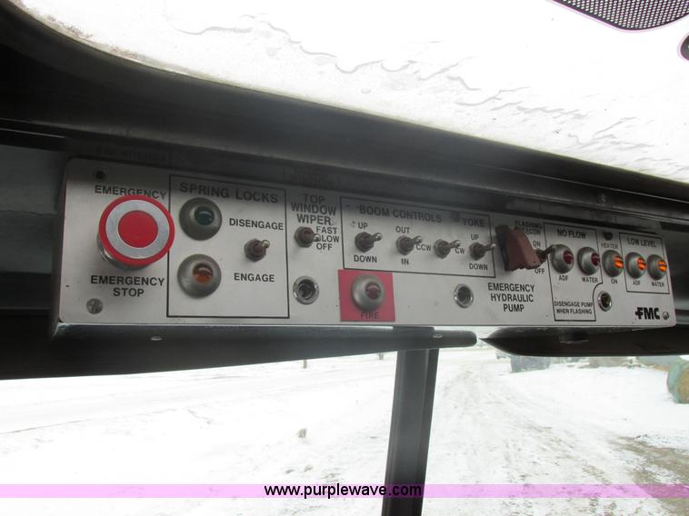 image for item E5245 1985 Ford cab over box truck