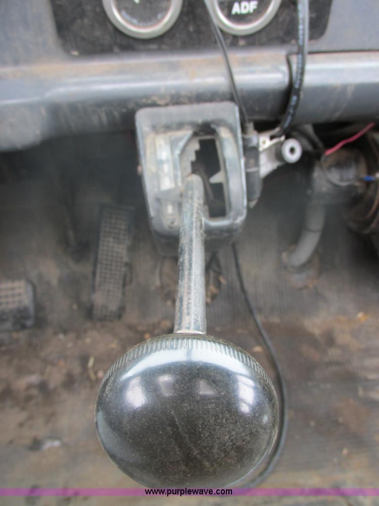 image for item E5245 1985 Ford cab over box truck