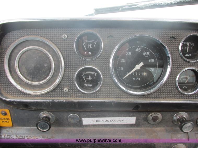 image for item E5245 1985 Ford cab over box truck