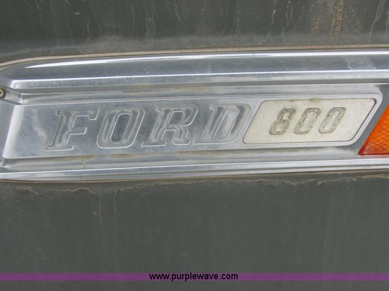 image for item E5245 1985 Ford cab over box truck