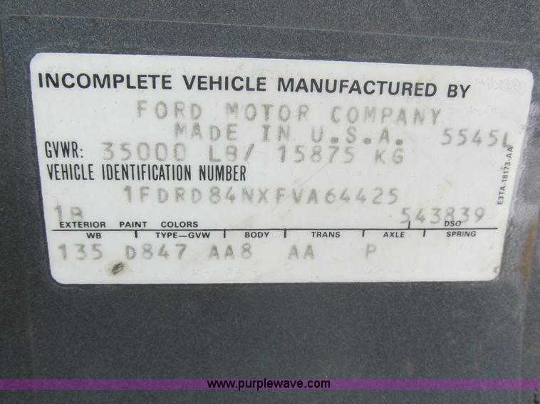 image for item E5245 1985 Ford cab over box truck